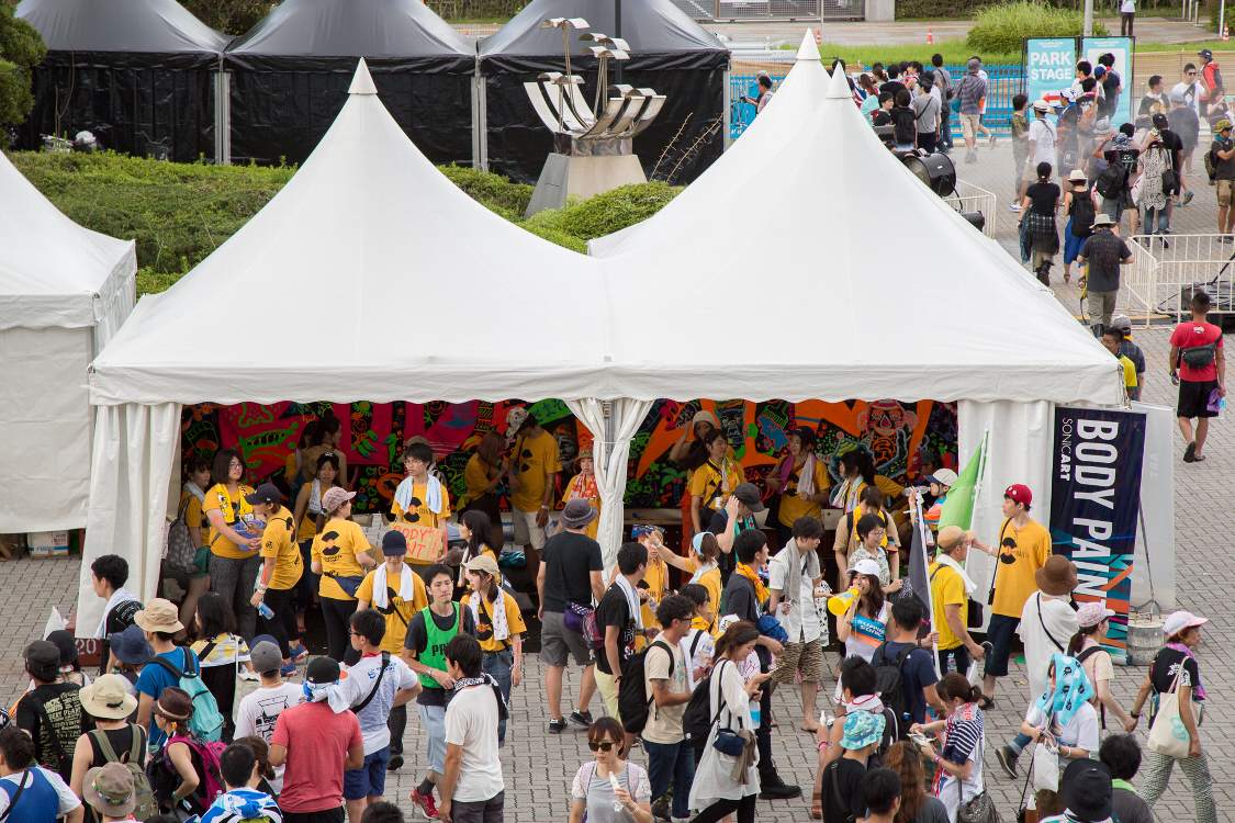 スタッフはかなり多い。