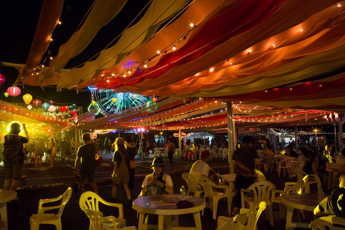 テーブル席の夜。