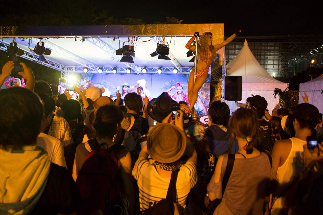 ポールダンスのようなものもありました。