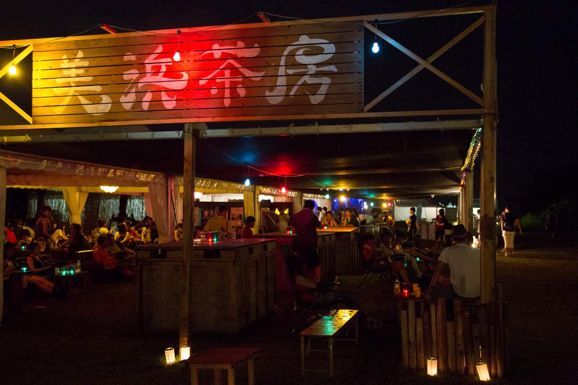 今年は導線のステージ側に設置されています。昨年はキャンプサイト側にありました。