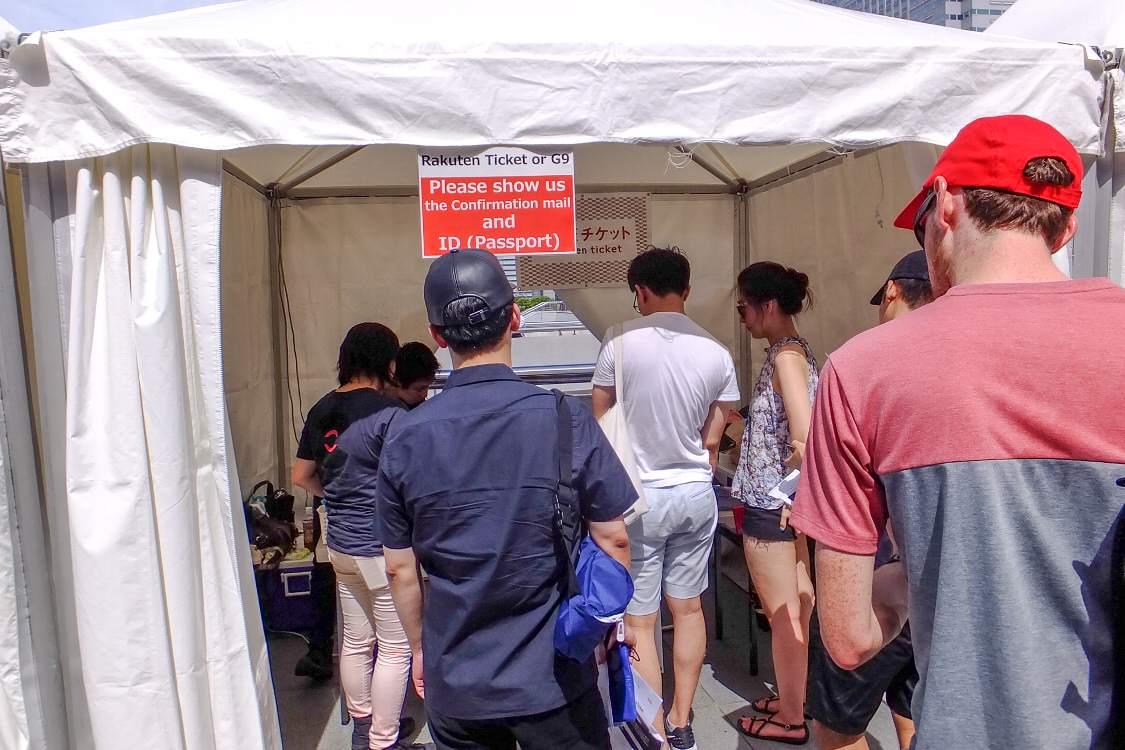 楽天チケットの外国人向け案内所。