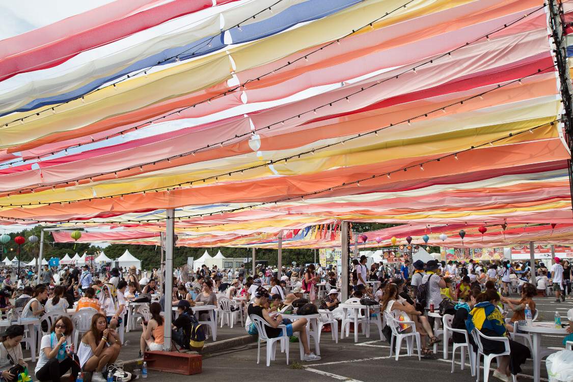 マリンステージ、アイランドステージ、ビーチステージゲート付近を一括してマリンフィールドと呼びますが、マリンフィールドでは唯一の飲食スペースです。