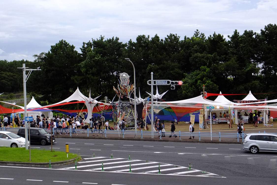 シーサイドビレッジ入り口の手前にあるグリーンフィールド。昨年登場。サマーソニックが主催するステージではなく、幕張新都心賑わいづくり研究会のイベント。