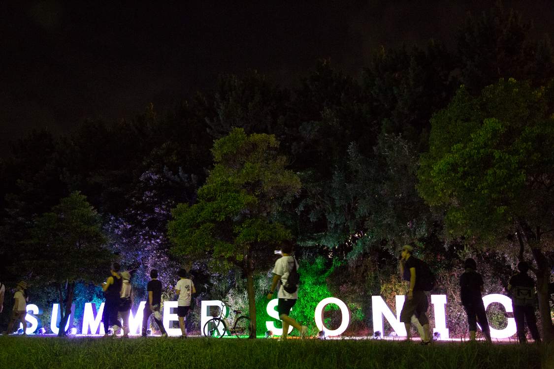 日曜の終演後もずっと点灯していました。