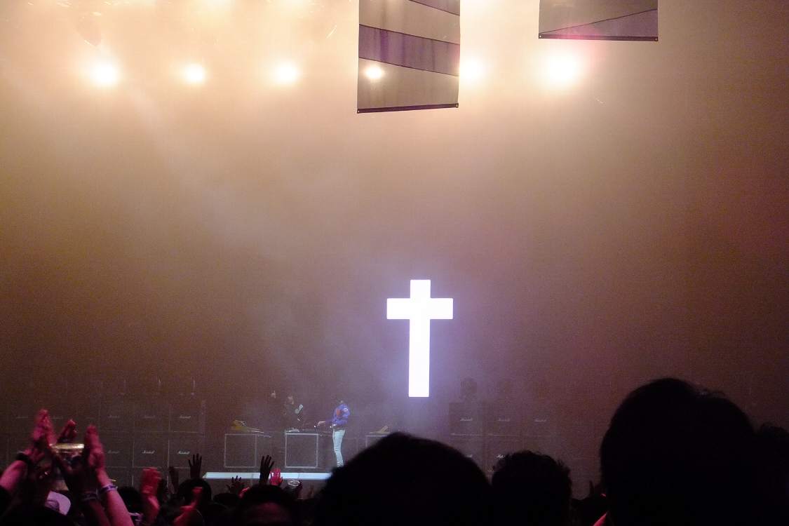 ジャスティスのシンボルの十字架。