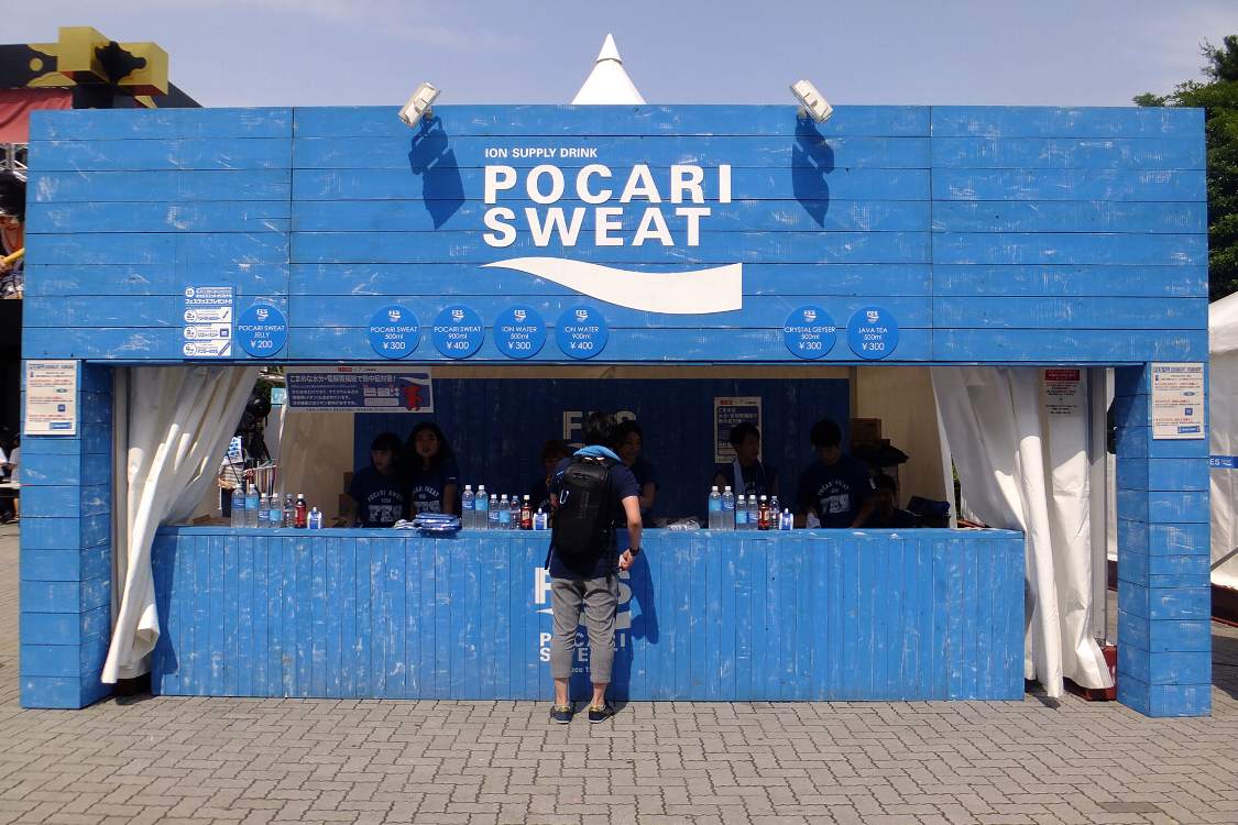 マリンステージの飲食店。入場ゲート付近のポカリスエット。