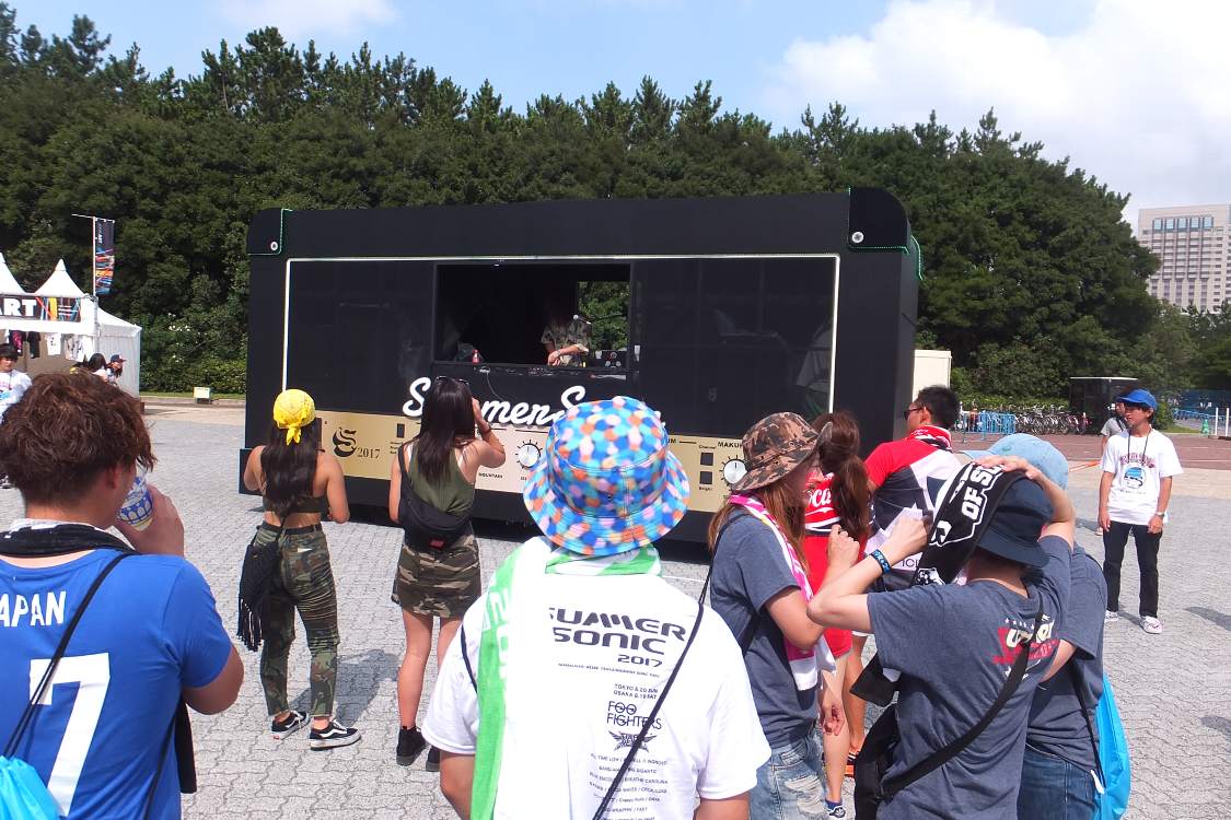 一定時間とどまってDJをすると人が集まります。