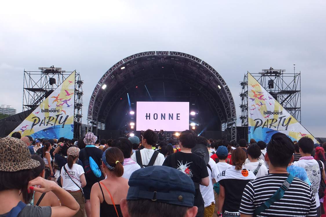 幕張の浜にあるビーチステージ。