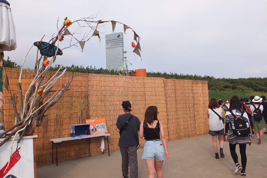 ビーチステージのイメージカラーはオレンジなのか。