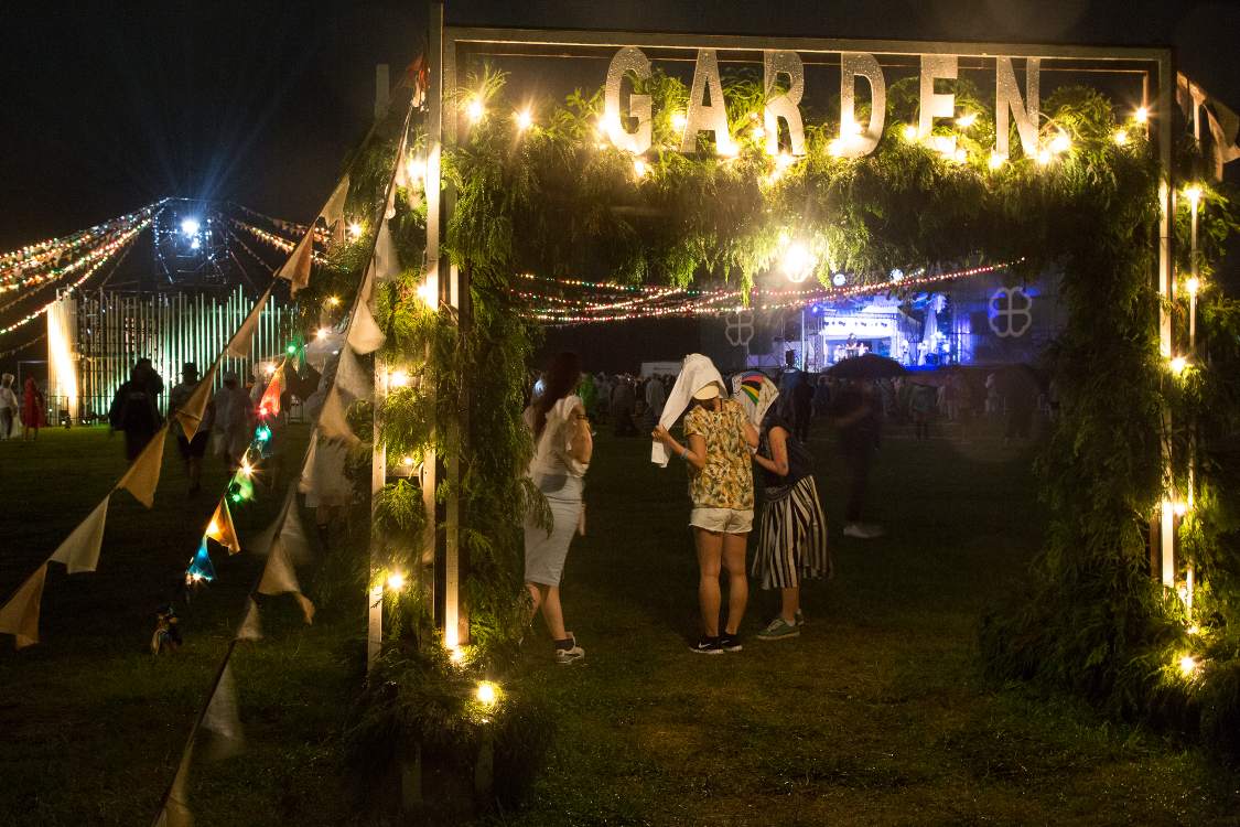 手荷物検査を抜けるとさらにゲートがありました。