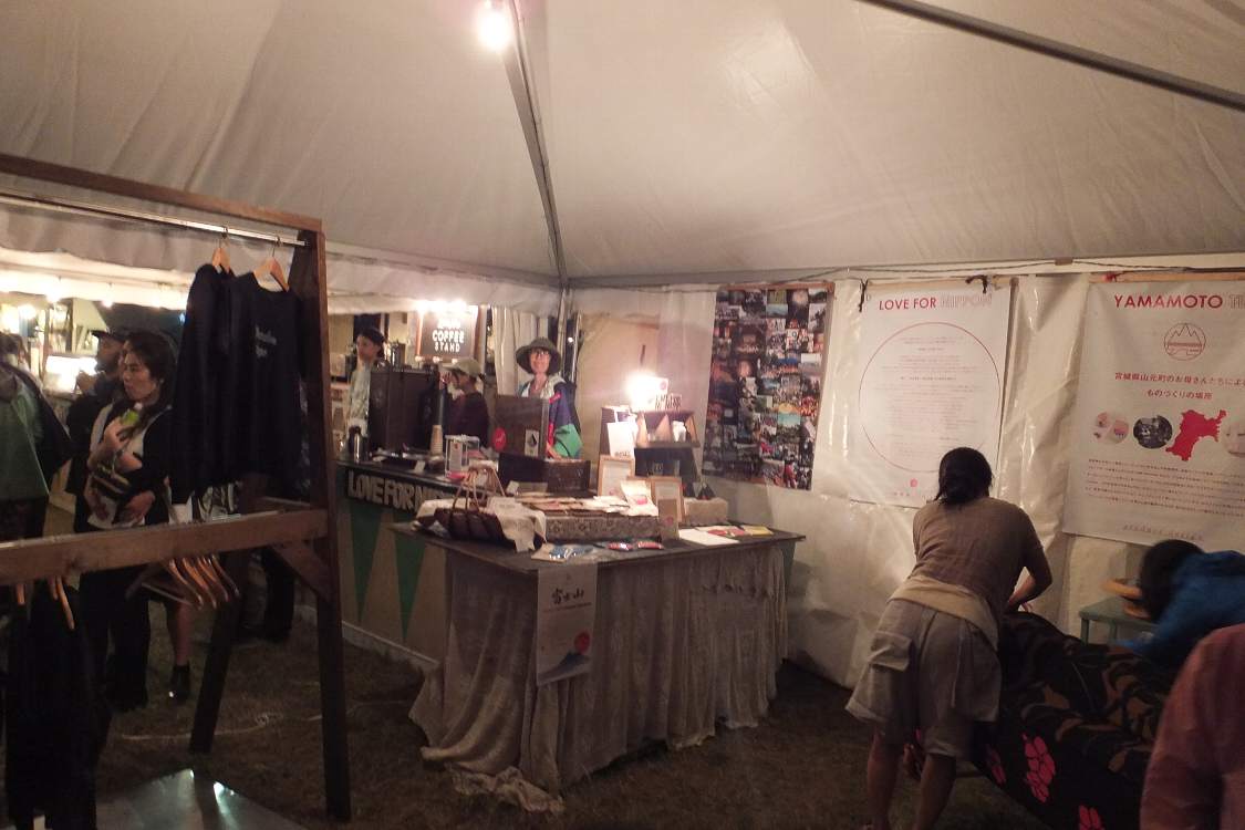 東北支援を求める物販もあります。