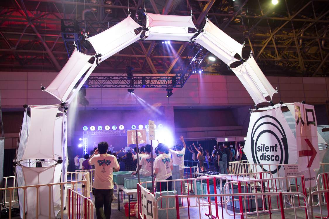 静かなので不気味ですが、時折発する参加者の声で何の曲がかかっているか分かります。