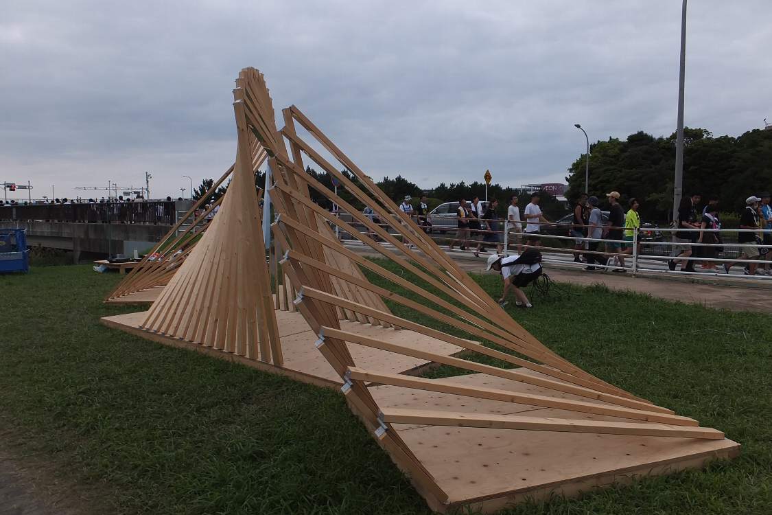 錯角する視界。錯角が誤字かどうかは不明。東京電機大学。