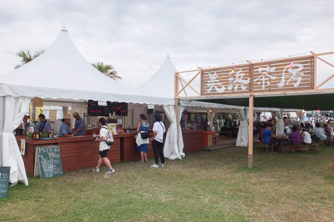 美浜茶房。サマーソニック全体でも最も広くスペースをとっているとみられます。