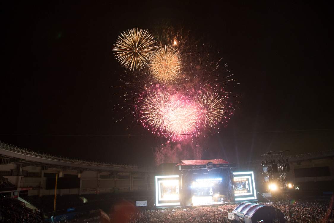 花火の途中でフー・ファイターズが終演しました。