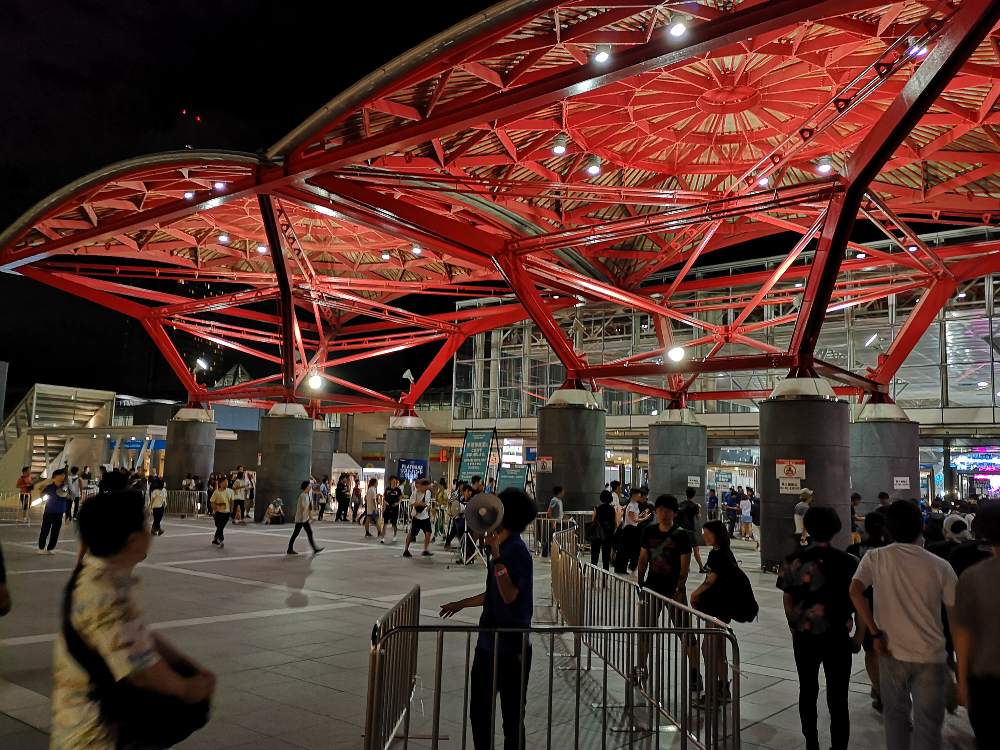 ソニックマニアなので入り口での振り分けはありません。サマーソニックではチケットの種類ごとに入り口が分かれます。