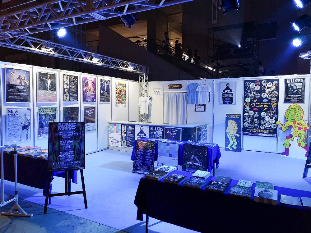 公演の告知が中心。