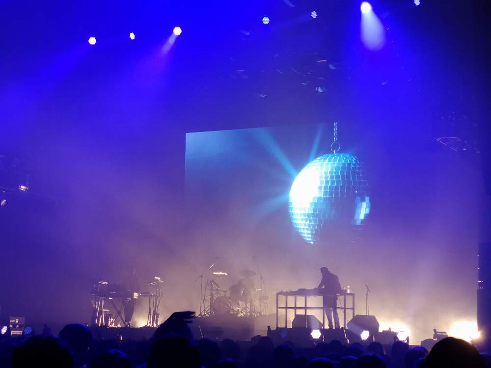 アンクル。ドラムとDJ2人。