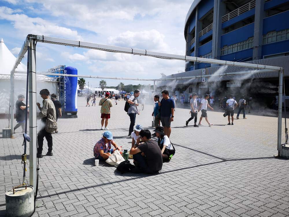 暑さ対策のミスト噴射。