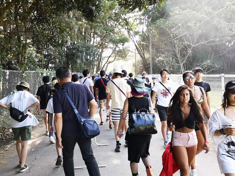 ビーチステージへの通路。