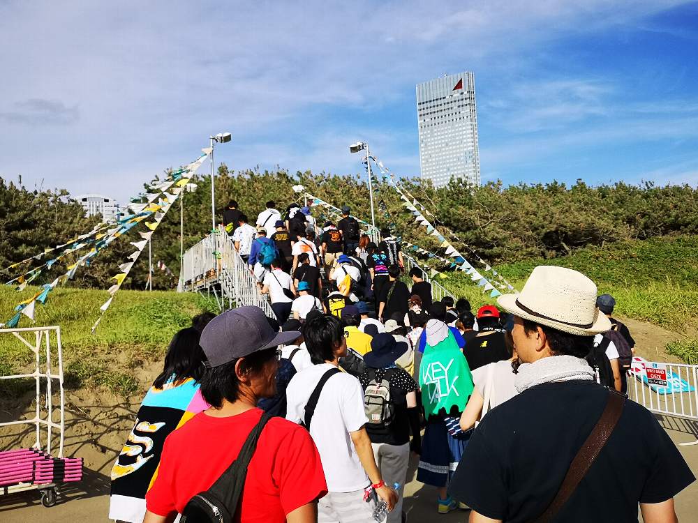 ビーチステージからマリンステージエリアへ。
