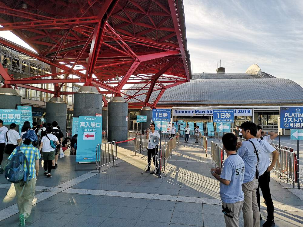 幕張メッセの入場口。