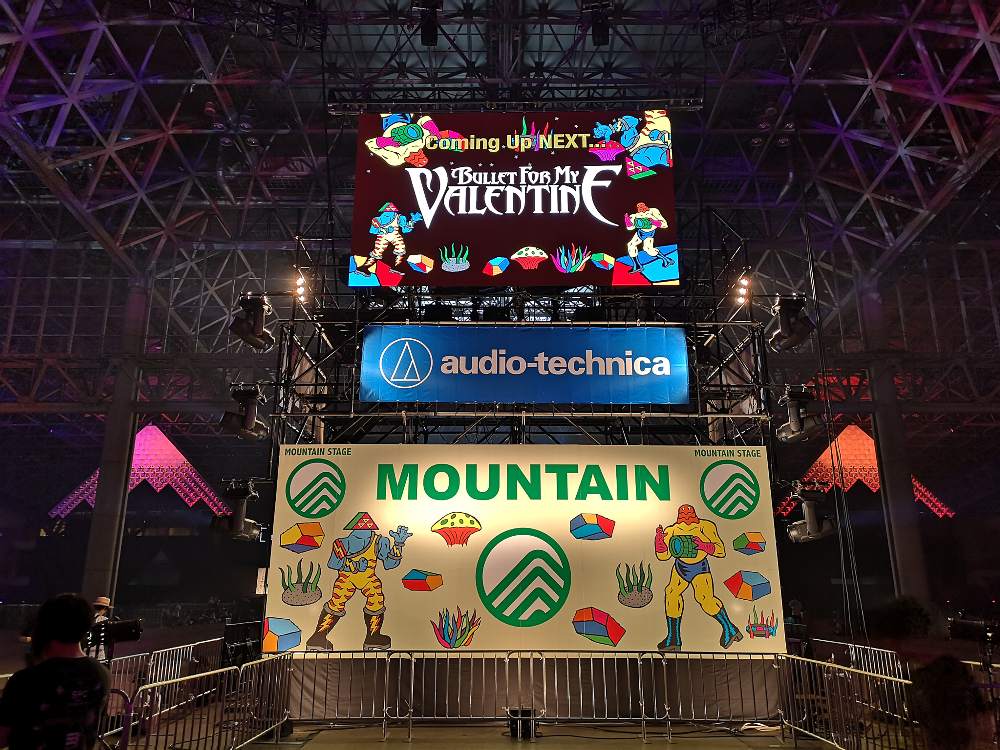 幕張メッセ内の入り口にある看板。