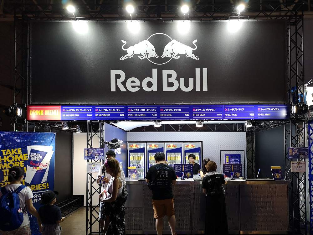 幕張メッセ内の企業系飲食店と物販店。レッドブル。