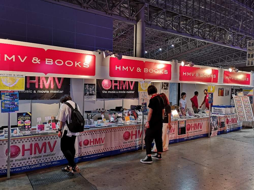 HMV。出演者のCDを販売。