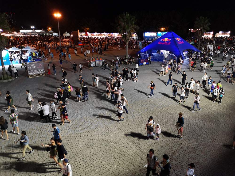 マリンステージ終演後、午後9時ごろ。