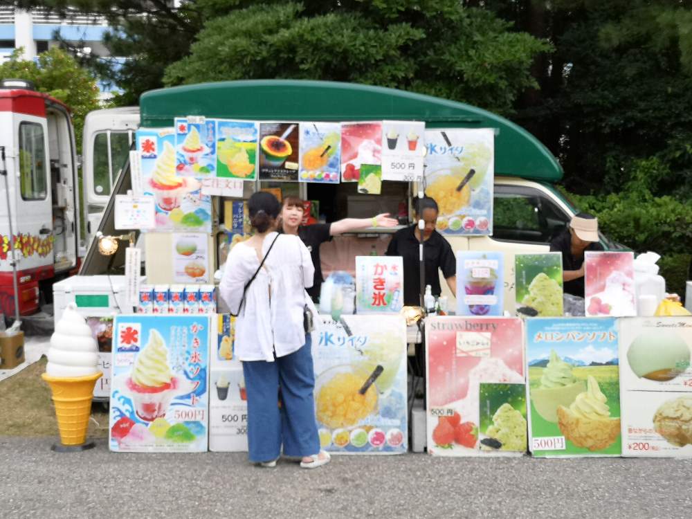 キッチンカーその2。かき氷店。