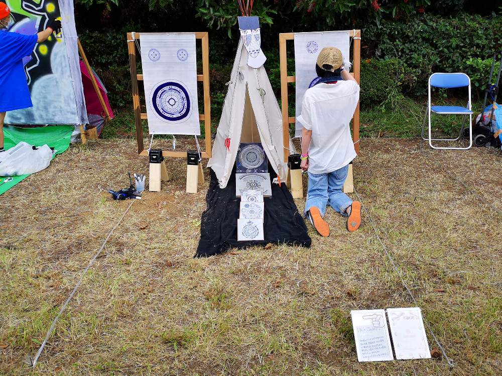 キャンバスそのものが異なる作品。