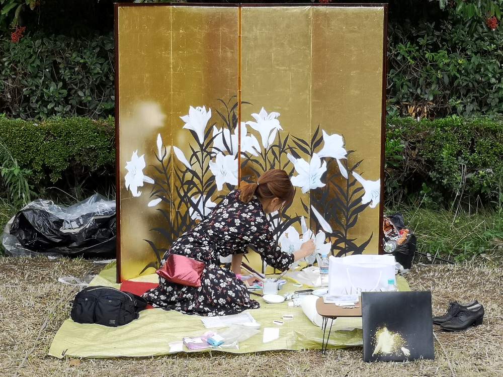 屏風絵のような和風の作品。