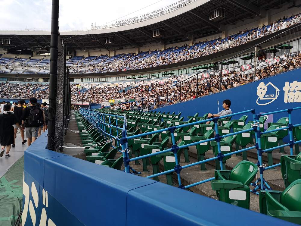 スタンド席にもプラチナムエリアはあります。