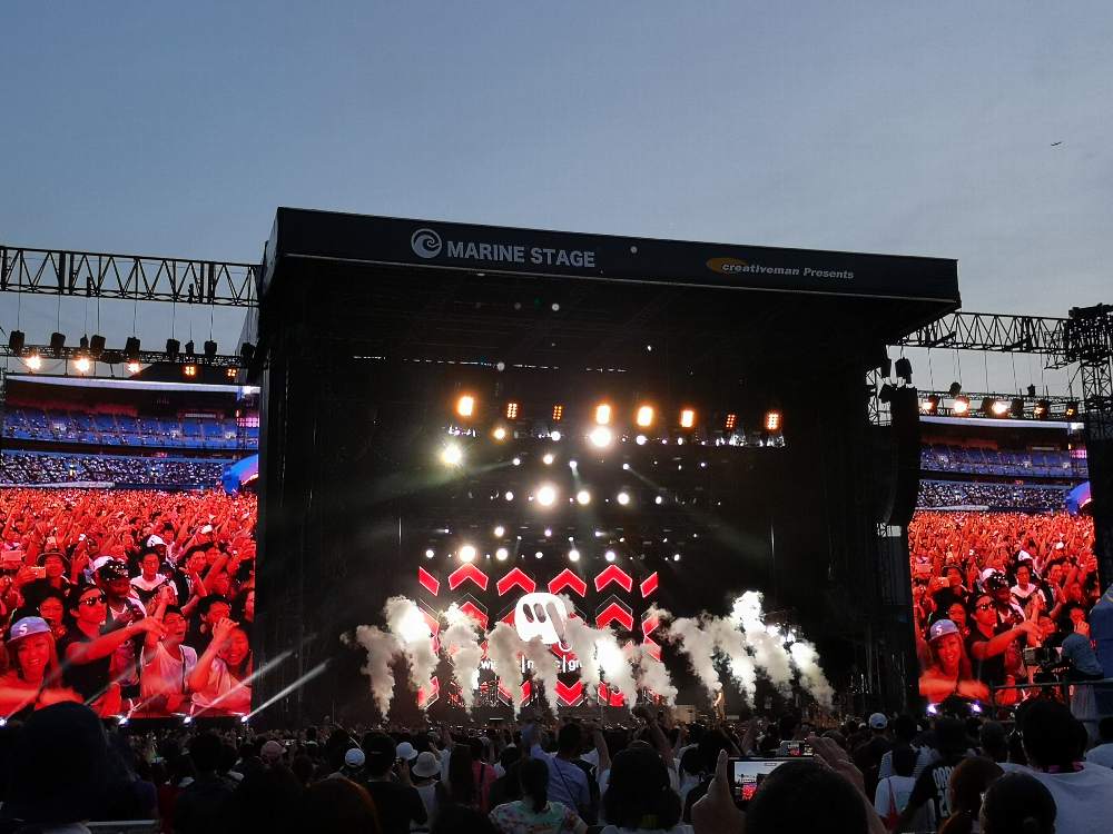 ワーナーの部分をウィーンに変えたロゴ。