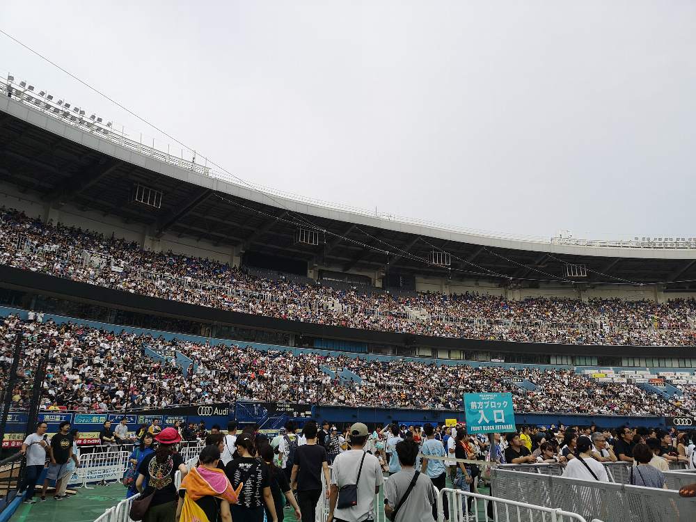 4階席まで埋まったマシンステージ。THE 1975のころ。