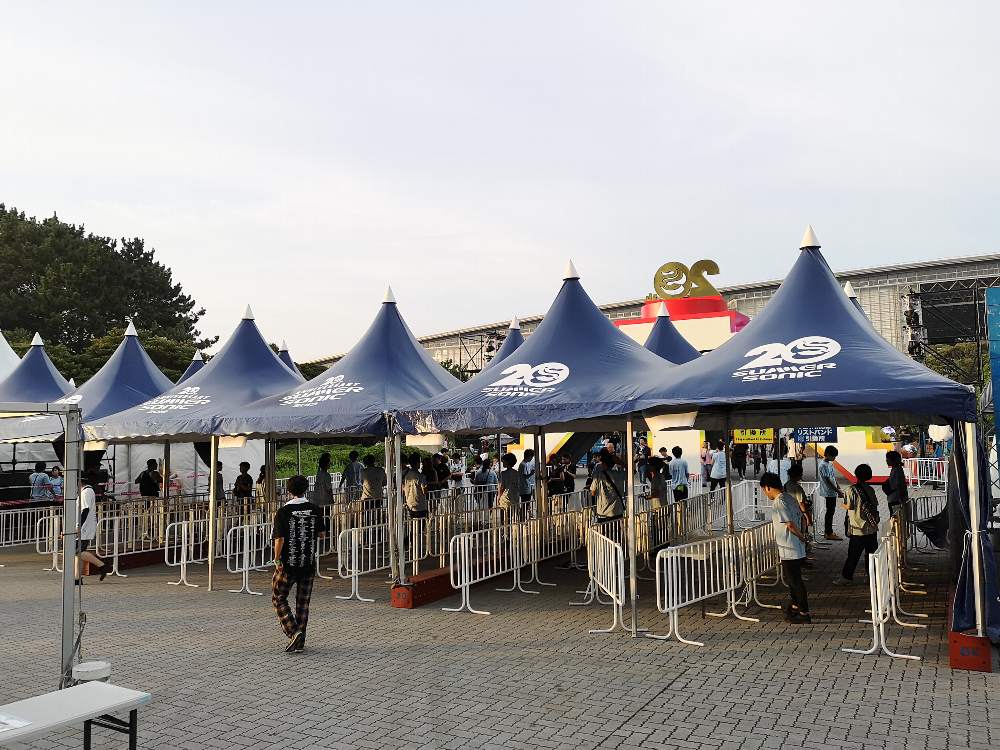 20周年仕様のテント。