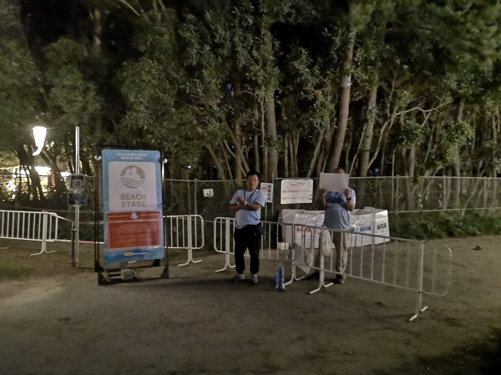 途中で右折できません。