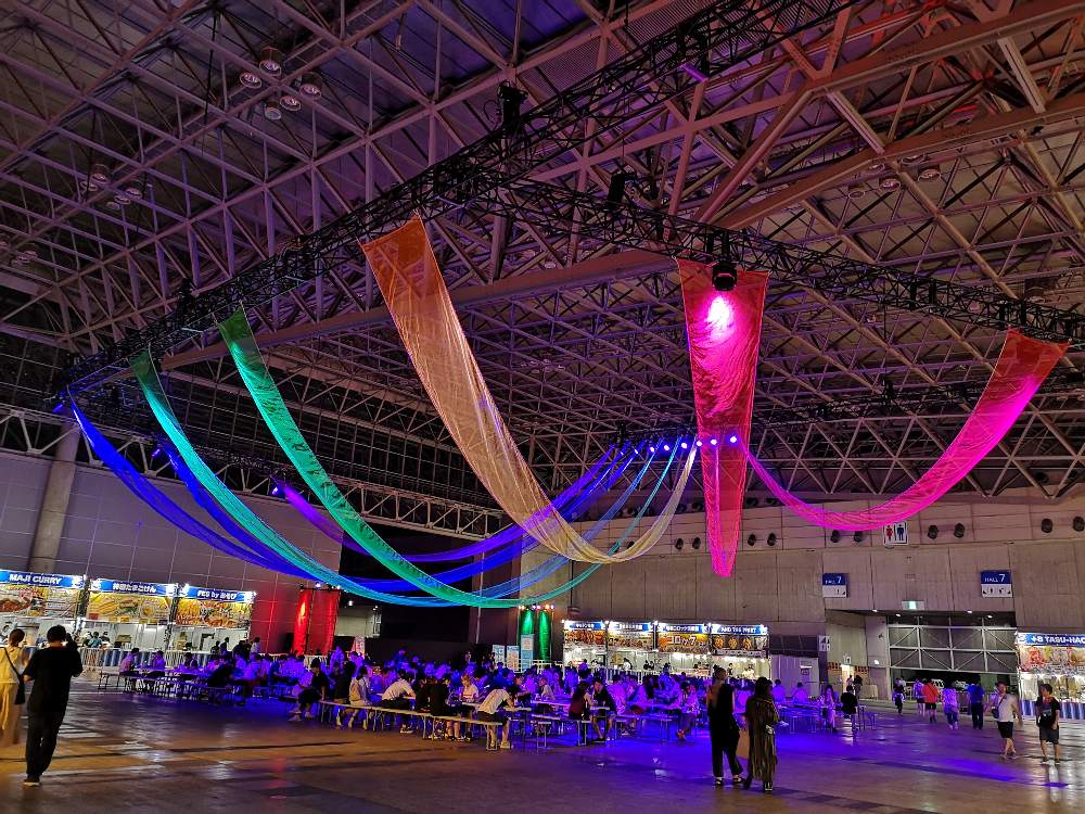 幕張メッセの食事エリア。