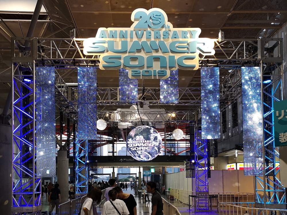 幕張メッセ入り口のゲート。