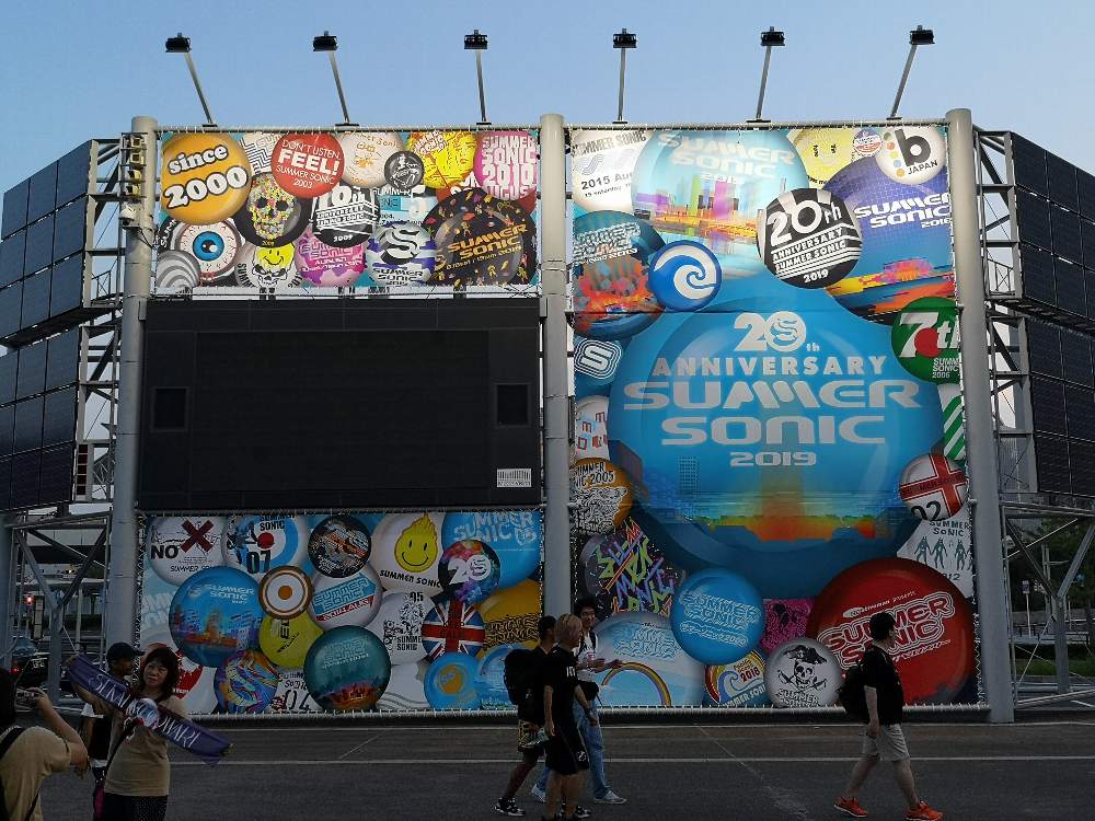 サマーソニック仕様の幕張メッセ案内板。