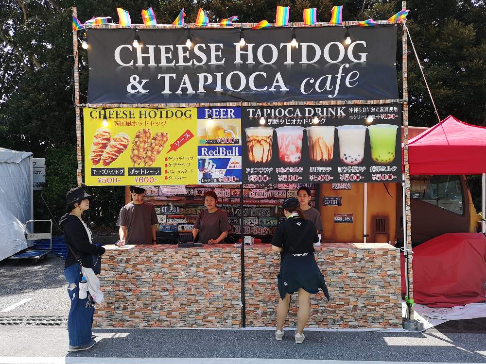 店名不明。チーズホットドッグ＆タピオカカフェ。