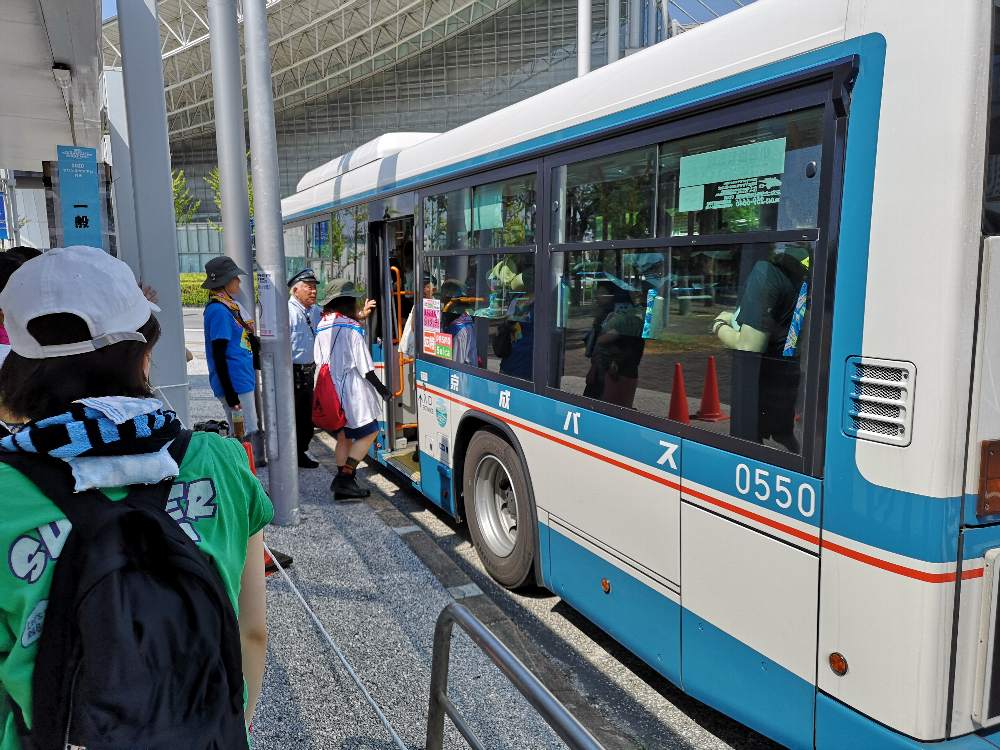 一般用シャトルバス。