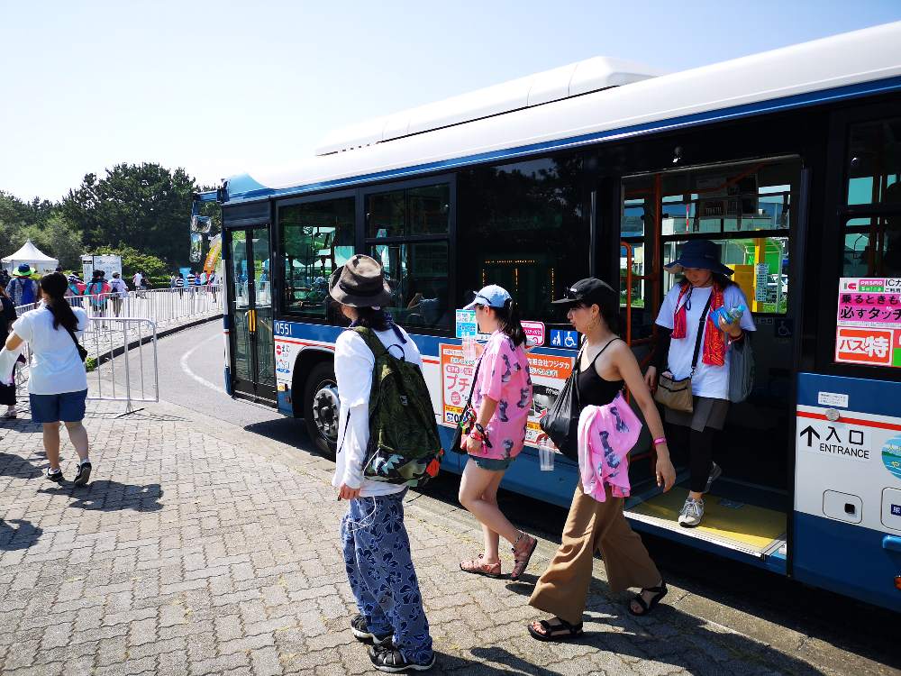 マリンステージエリアでシャトルバス降車。