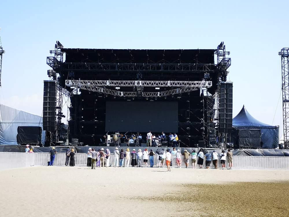 以前に比べステージが大型化しています。