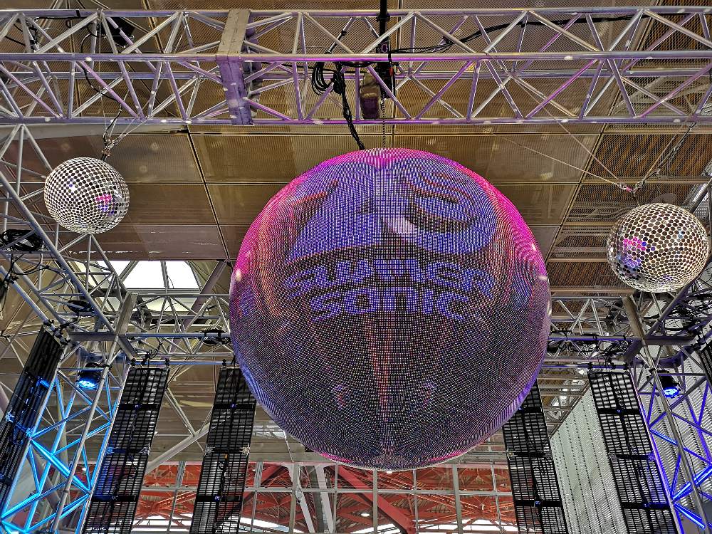 幕張メッセ入り口の装飾。