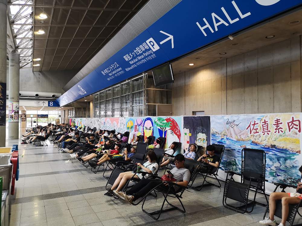 幕張メッセの通路。