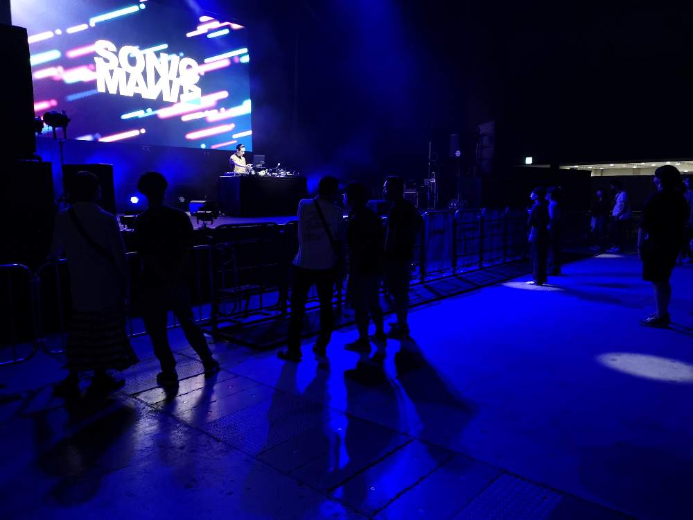 J-カルチャーステージというのもありました。DJ中心。午前0時からマイクバトルがありました。