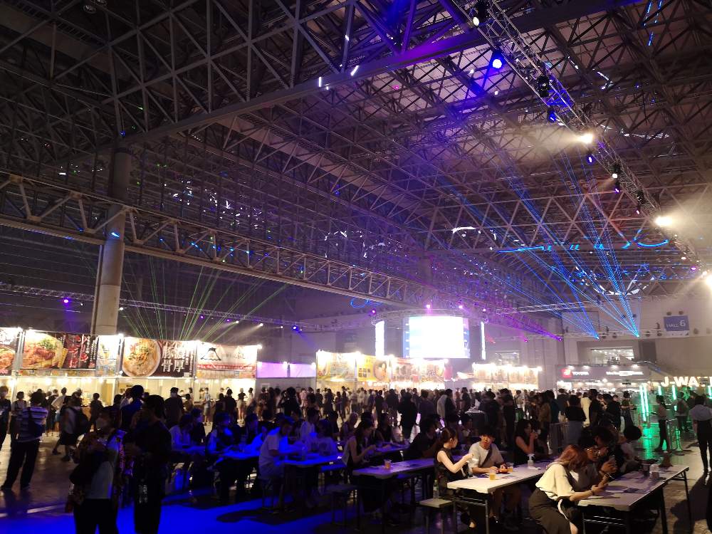 幕張メッセの飲食店スペース。