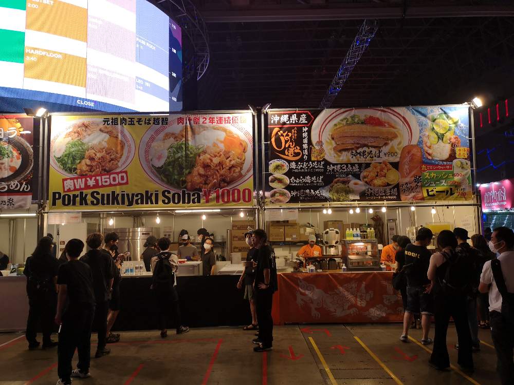 ポークすき焼きそばと沖縄そば。